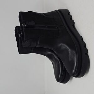Vince Camuto Kaskona Lug Lightweight Leather Booties Size 8.5